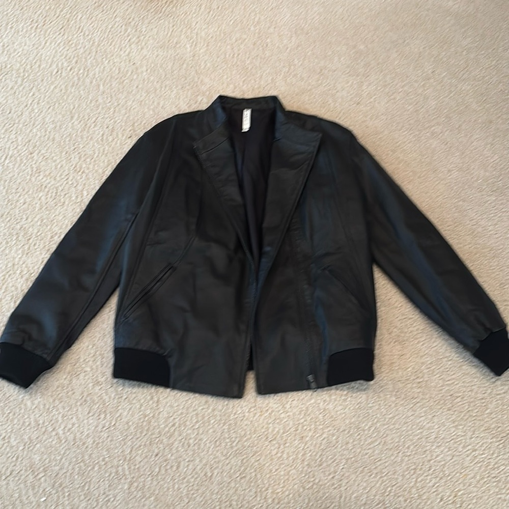 Mural Black leather jacket with zipper
